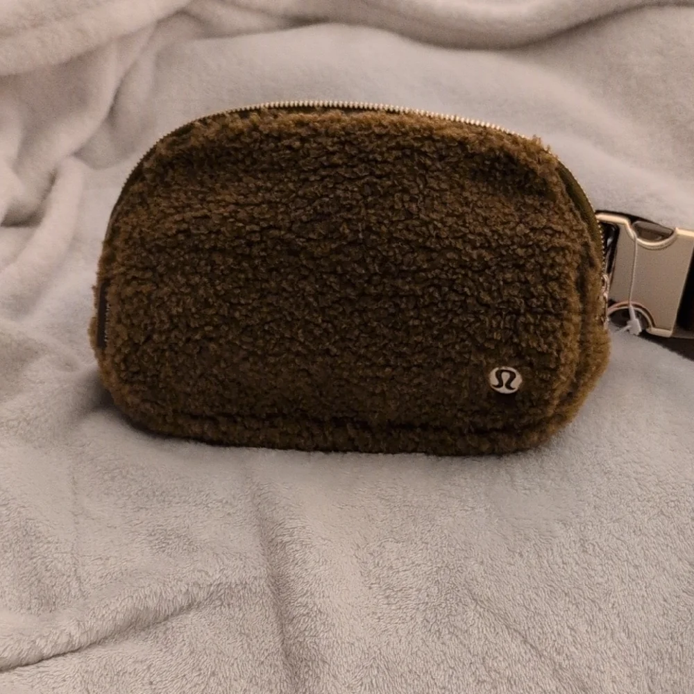 lululemon athletica Brown Fleece Bag - Picture 7 of 7